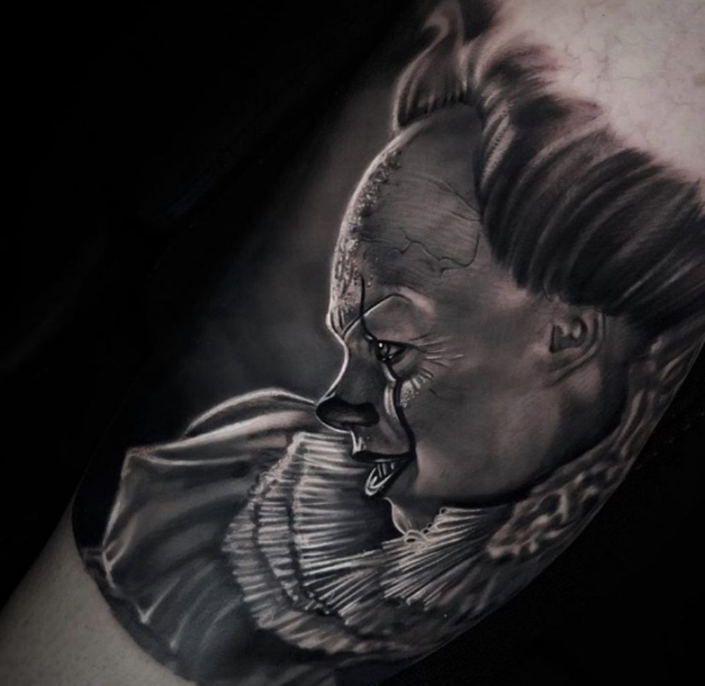 Tatuagem em Realismo Preto e Cinza — referência do trabalho do Vincent Felix